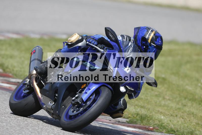 Archiv-2025/09 22.04.2025 Cornu Master School ADR/rot-rouge/0-1